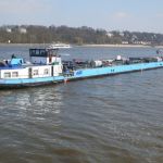 Schüttgutfrachter auf der Elbe